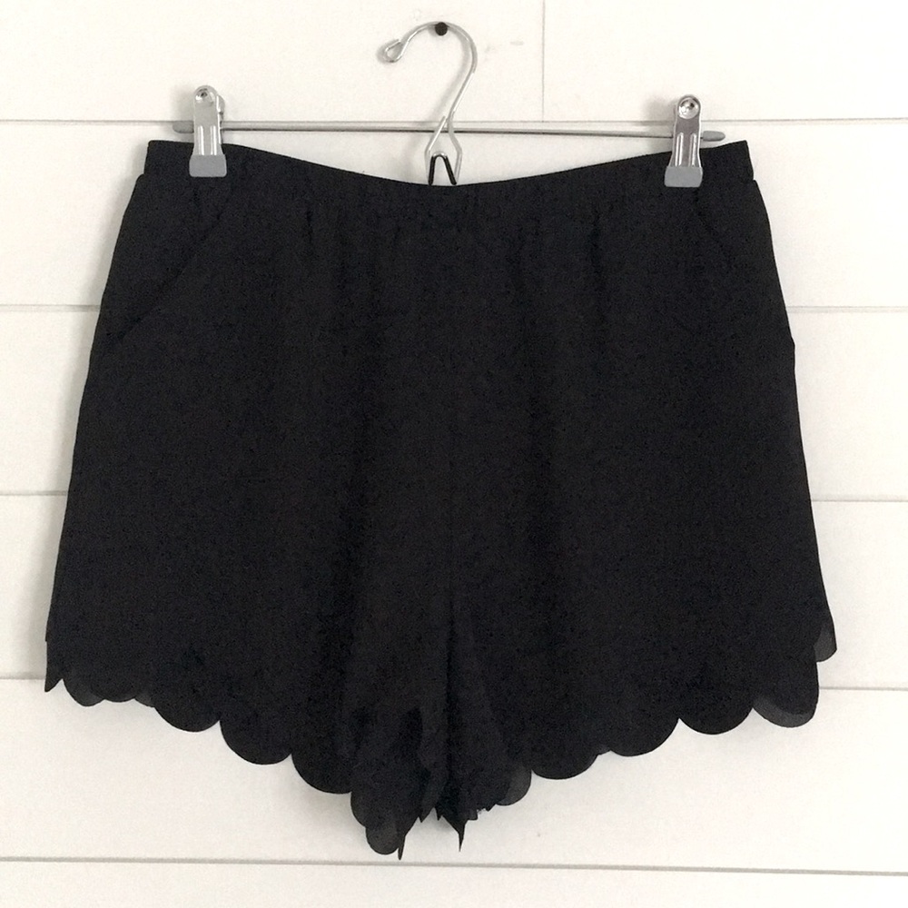 LC Lauren Conrad Scalloped Black Dress Shorts Sz M